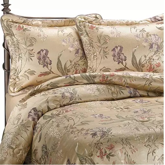 Croscill Bedding Rare Croscill Comforter Set In Iris Poshmark